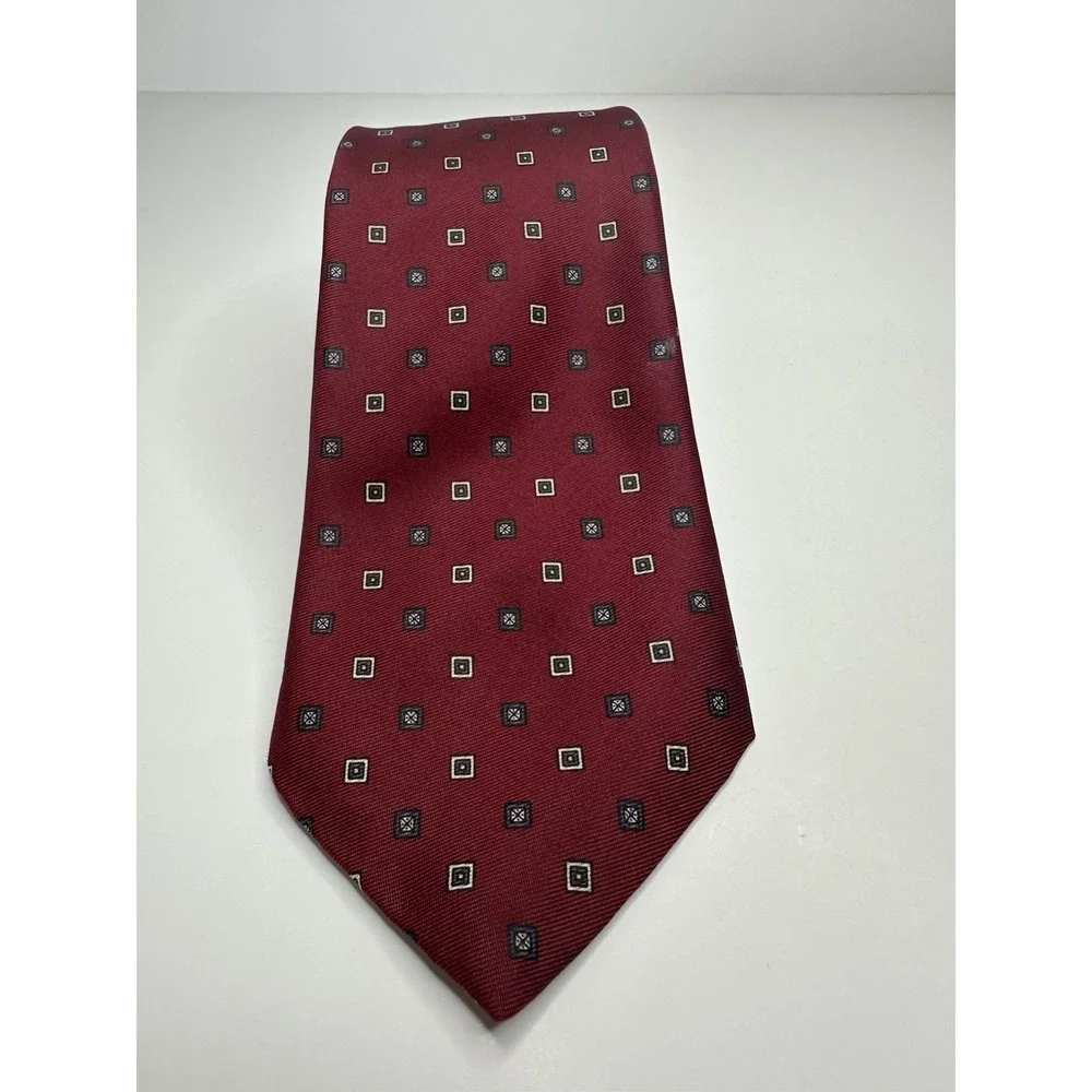 McGregor Tie Red / square 100 % Silk Blend USA‎ Classic preppy